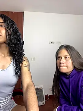 amberth2304 online show from November 5, 2025, 9:18 pm