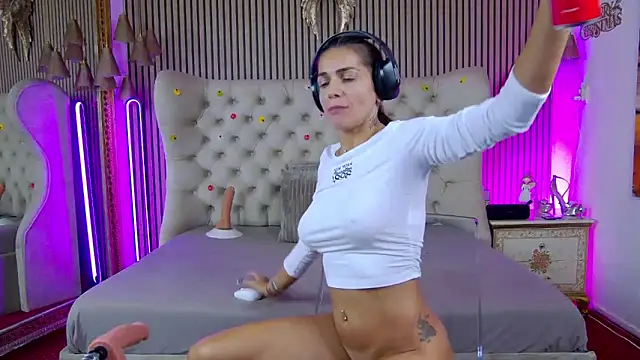 Snapshot of PlayfulShow chatting on October 21, 2025, 11:53 am PlayfulShow online show from October 21, 2025, 11:53 am