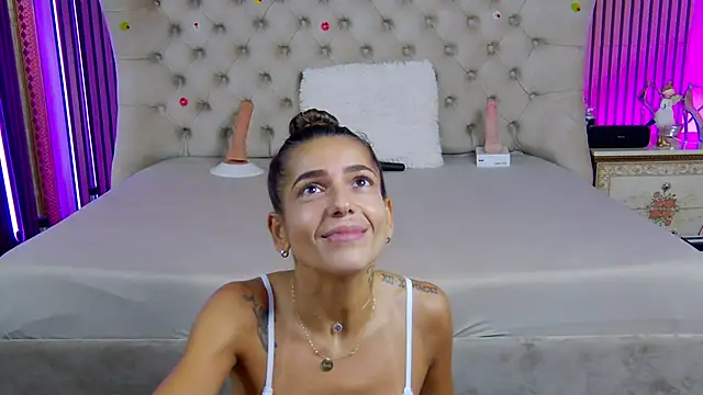 Snapshot of PlayfulShow chatting on October 8, 2025, 7:54 am PlayfulShow online show from October 8, 2025, 7:54 am