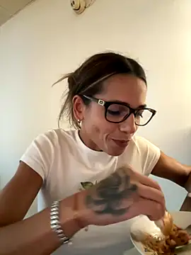 Snapshot of PlayfulShow chatting on September 23, 2025, 8:10 am PlayfulShow online show from September 23, 2025, 8:10 am