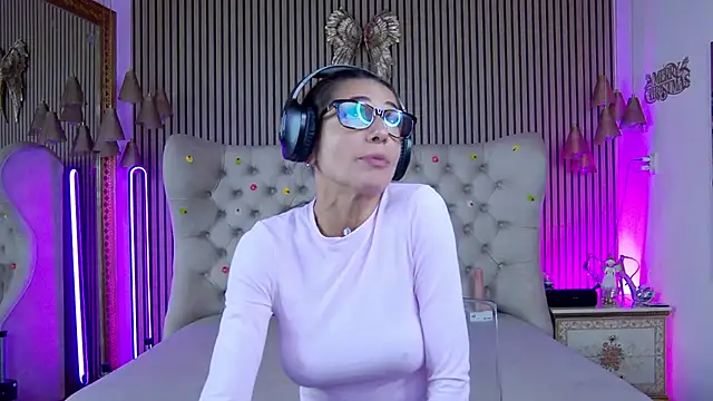 Snapshot of PlayfulShow chatting on September 29, 2025, 7:15 am PlayfulShow online show from September 29, 2025, 7:15 am