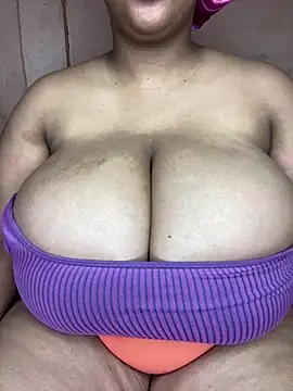 Snapshot of NonoGotBoobies chatting on October 15, 2025, 8:28 pm NonoGotBoobies online show from October 15, 2025, 8:28 pm