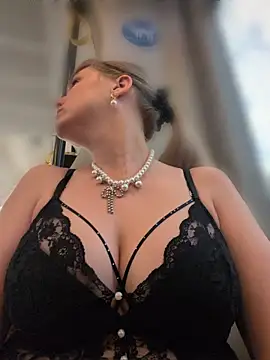 Sexybiene969 online show from April 16, 2026, 4:08 pm