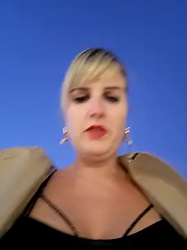 Sexybiene969 online show from October 13, 2025, 4:41 pm