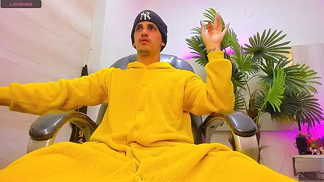 Snapshot of Dirty_Kingg chatting on September 23, 2025, 9:11 pm Dirty Kingg online show from September 23, 2025, 9:11 pm