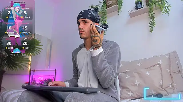 Snapshot of Dirty_Kingg chatting on October 18, 2025, 8:44 pm Dirty Kingg online show from October 18, 2025, 8:44 pm