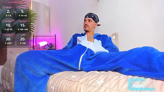 Snapshot of Dirty_Kingg chatting on October 7, 2025, 7:37 pm Dirty Kingg online show from October 7, 2025, 7:37 pm