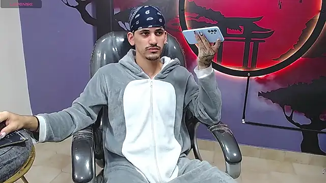 Snapshot of Dirty_Kingg chatting on October 26, 2025, 8:31 pm Dirty Kingg online show from October 26, 2025, 8:31 pm