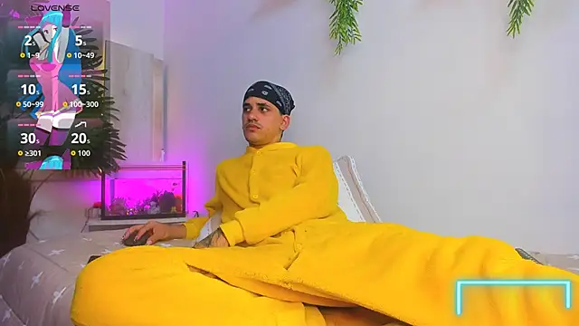 Snapshot of Dirty_Kingg chatting on October 13, 2025, 8:10 pm Dirty Kingg online show from October 13, 2025, 8:10 pm