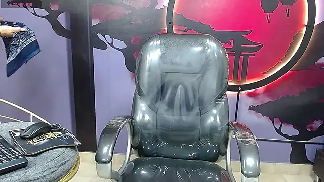 Snapshot of Dirty_Kingg chatting on October 28, 2025, 8:41 pm Dirty Kingg online show from October 28, 2025, 8:41 pm