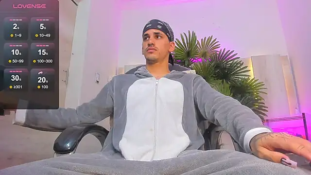 Snapshot of Dirty_Kingg chatting on October 16, 2025, 8:06 pm Dirty Kingg online show from October 16, 2025, 8:06 pm