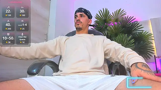 Snapshot of Dirty_Kingg chatting on October 5, 2025, 7:48 pm Dirty Kingg online show from October 5, 2025, 7:48 pm