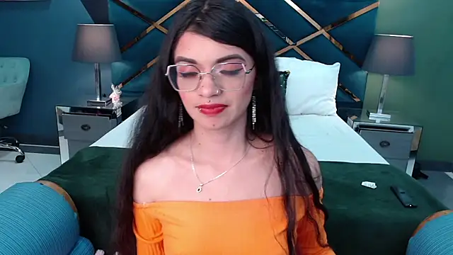 Snapshot of Emerald_gh chatting on March 19, 2025, 8:23 am Emerald gh online show from March 19, 2025, 8:23 am