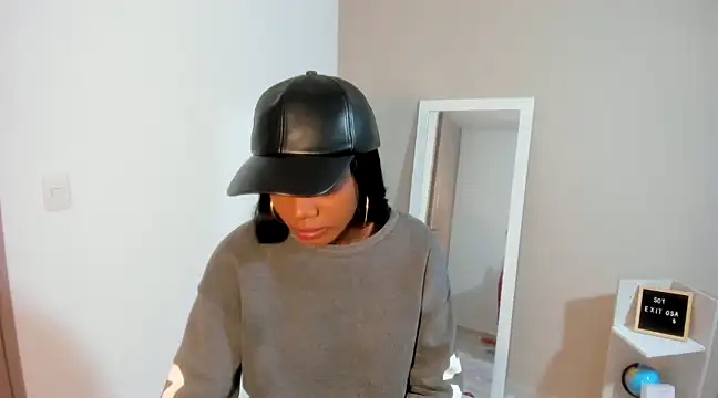 enyelsalas2 online show from March 11, 2025, 8:53 pm