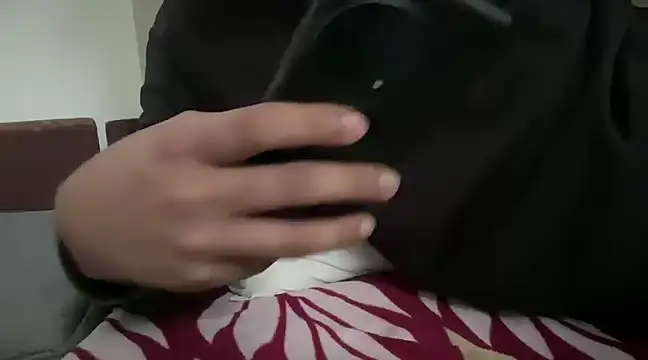 Snapshot of riyaa333 chatting on February 18, 2025, 9:21 am riyaa333 online show from February 18, 2025, 9:21 am