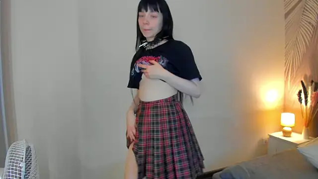 SkinyJoyce online show from March 19, 2025, 8:01 am
