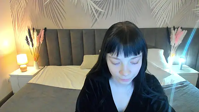 SkinyJoyce online show from March 2, 2025, 8:05 am