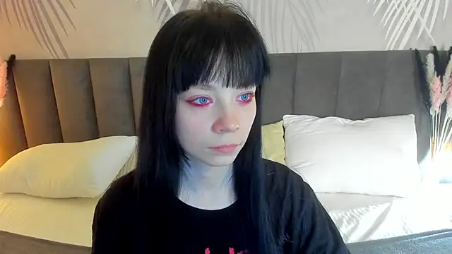 SkinyJoyce online show from February 24, 2025, 8:17 am