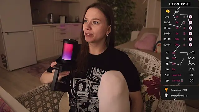 alexa feels  online show from October 5, 2025, 6:53 pm