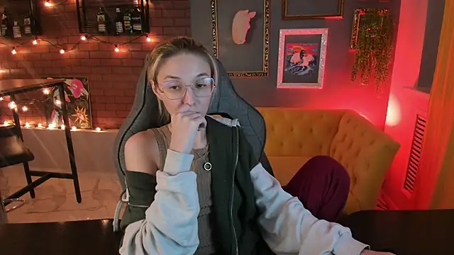 PhilippaAdamas online show from September 8, 2025, 8:19 pm