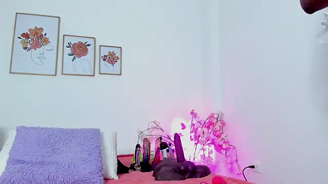 alejandra-cortes online show from November 4, 2025, 11:03 am