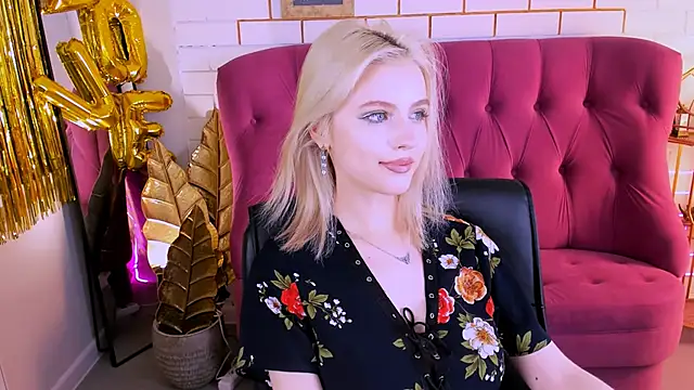 LeonaStane online show from February 27, 2025, 5:05 pm