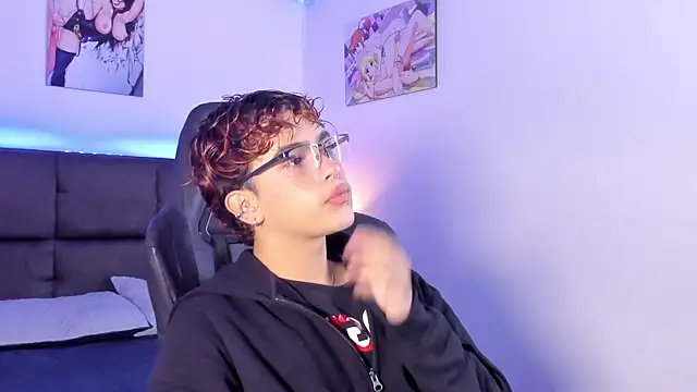 Snapshot of Aiiden_15 chatting on October 16, 2025, 12:02 pm Aiiden 15 online show from October 16, 2025, 12:02 pm