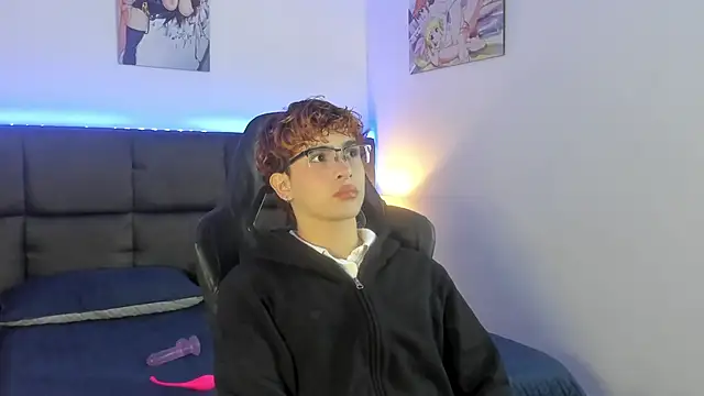 Snapshot of Aiiden_15 chatting on October 14, 2025, 12:06 pm Aiiden 15 online show from October 14, 2025, 12:06 pm