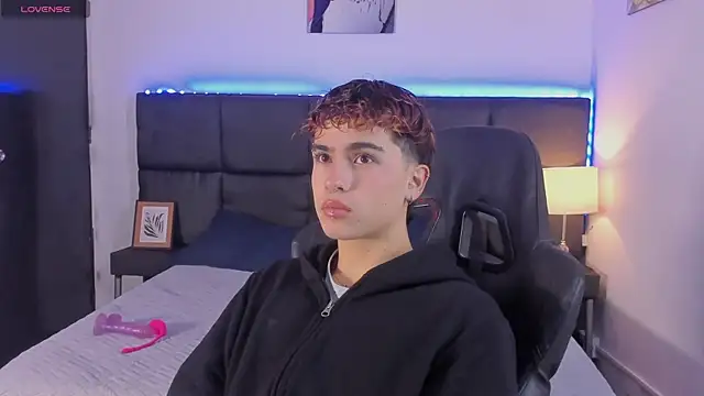 Snapshot of Aiiden_15 chatting on October 23, 2025, 12:04 pm Aiiden 15 online show from October 23, 2025, 12:04 pm