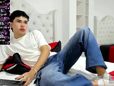 Snapshot of Aiiden_15 chatting on February 7, 2025, 12:06 pm Aiiden 15 online show from February 7, 2025, 12:06 pm