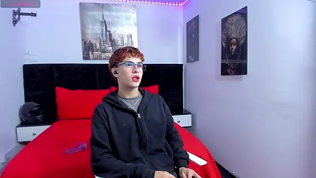 Snapshot of Aiiden_15 chatting on September 18, 2025, 12:19 pm Aiiden 15 online show from September 18, 2025, 12:19 pm