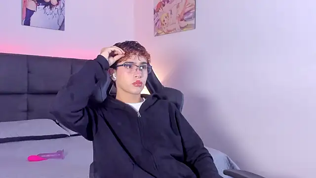 Snapshot of Aiiden_15 chatting on October 10, 2025, 12:28 pm Aiiden 15 online show from October 10, 2025, 12:28 pm