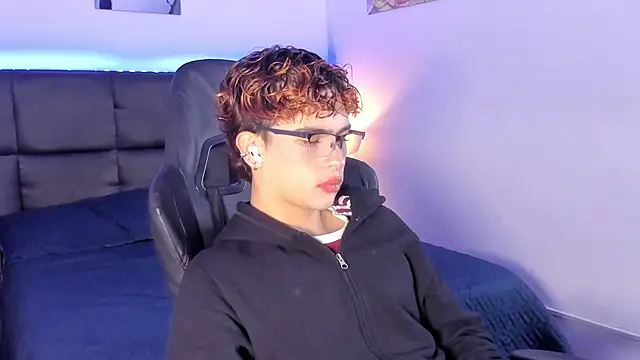 Snapshot of Aiiden_15 chatting on October 15, 2025, 11:51 am Aiiden 15 online show from October 15, 2025, 11:51 am