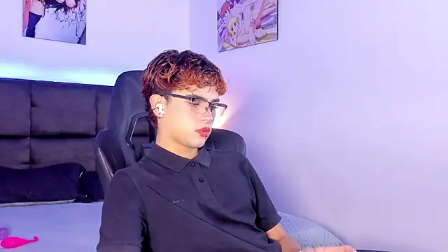 Snapshot of Aiiden_15 chatting on October 8, 2025, 12:07 pm Aiiden 15 online show from October 8, 2025, 12:07 pm