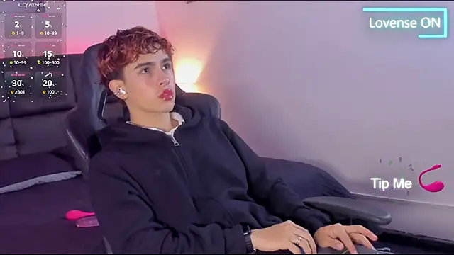 Snapshot of Aiiden_15 chatting on September 30, 2025, 12:11 pm Aiiden 15 online show from September 30, 2025, 12:11 pm