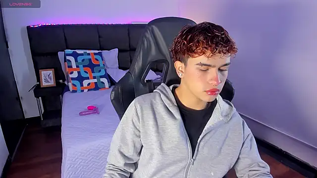 Aiiden 15 online show from December 3, 2025, 12:48 pm