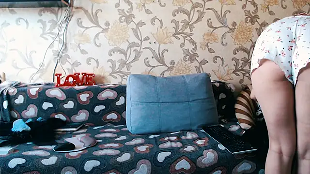 JennyStormy online show from November 1, 2025, 9:47 am