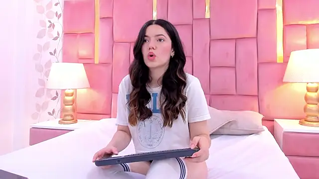 Snapshot of ArianaFranco chatting on October 7, 2025, 12:39 pm ArianaFranco online show from October 7, 2025, 12:39 pm