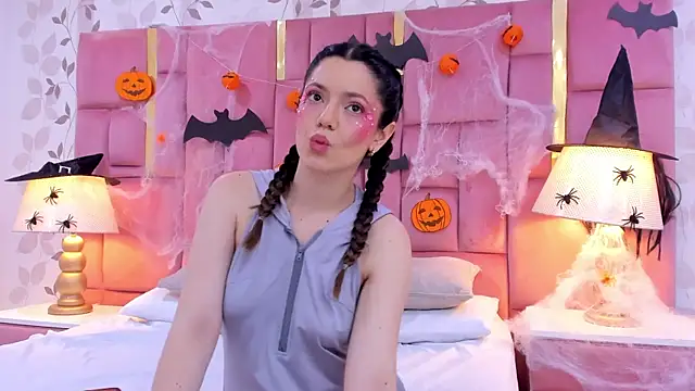 Snapshot of ArianaFranco chatting on October 28, 2025, 3:44 pm ArianaFranco online show from October 28, 2025, 3:44 pm