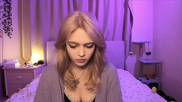 MiaRanki online show from September 17, 2025, 9:06 pm