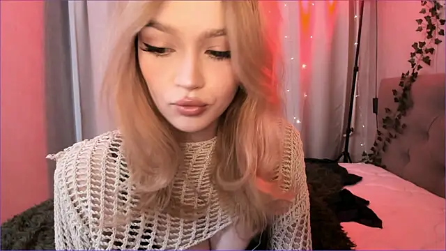 MiaRanki online show from March 18, 2026, 9:59 pm