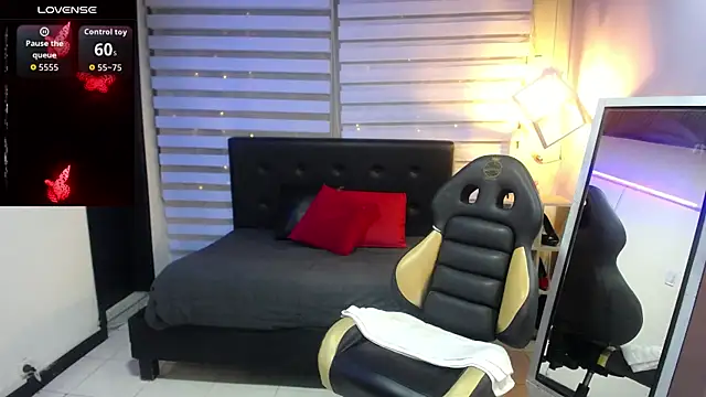 Snapshot of Cute_Angell_ chatting on October 21, 2025, 12:15 pm Cute Angell  online show from October 21, 2025, 12:15 pm