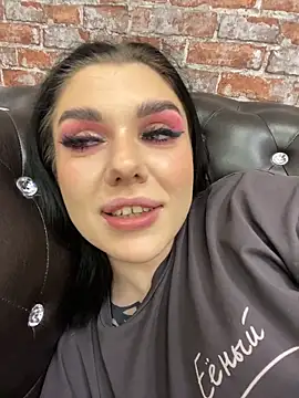 Snapshot of MaeveMoon chatting on February 5, 2026, 5:20 pm MaeveMoon online show from February 5, 2026, 5:20 pm