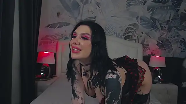 Snapshot of MaeveMoon chatting on February 21, 2026, 6:43 pm MaeveMoon online show from February 21, 2026, 6:43 pm