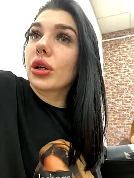 Snapshot of MaeveMoon chatting on September 15, 2025, 4:24 am MaeveMoon online show from September 15, 2025, 4:24 am