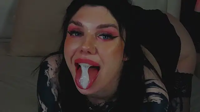 MaeveMoon online show from May 12, 2026, 9:10 pm