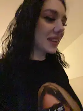 Snapshot of MaeveMoon chatting on January 18, 2026, 6:11 pm MaeveMoon online show from January 18, 2026, 6:11 pm