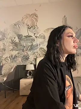 Snapshot of MaeveMoon chatting on January 17, 2026, 5:49 pm MaeveMoon online show from January 17, 2026, 5:49 pm