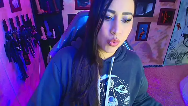 cherryy bombshelll online show from January 7, 2026, 5:18 pm