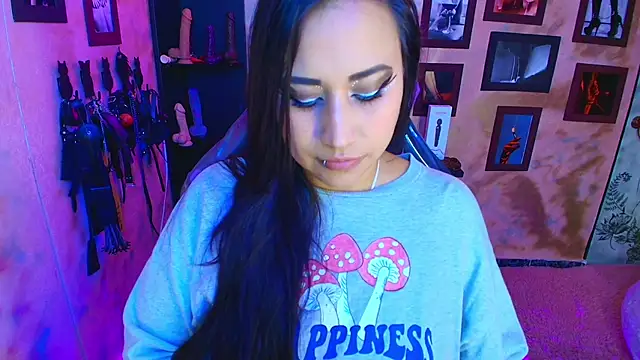 cherryy bombshelll online show from November 2, 2025, 8:36 pm